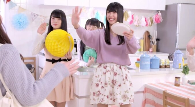 『愛と平和をトッピング！ピザは世界を救う』トゥラブのメンバー達が、メシテロ敢行 1枚目