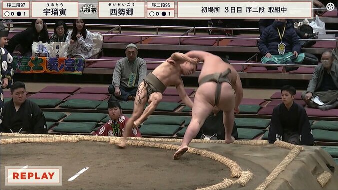 力士がまさかの空中落下 “衝撃”ハプニングの瞬間