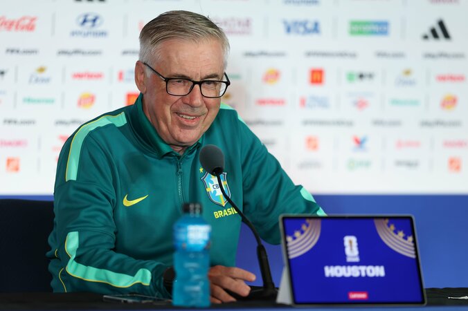 前日会見に臨んだアンチェロッティ監督。（C）Getty Images