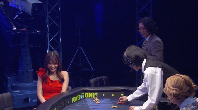 【映像】美人すぎるポーカープロ、去り際に“笑顔のひと言”