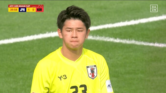 韓国FWが唖然…17歳日本代表GKの“神の左手セーブ”が衝撃的！「すげえぞ！」「やられたと思った…」荒木琉偉が超反応ストップの瞬間【U20アジアカップ】 3枚目