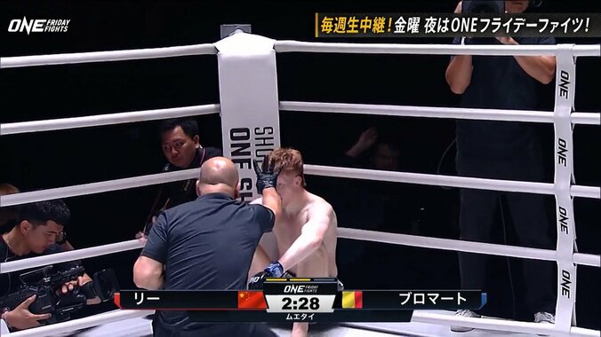 絶体絶命ダウンから「ゾンビのような」復活逆転KO！ 「なんだそれ…」実況アナ絶句の予期せぬ結末 2枚目