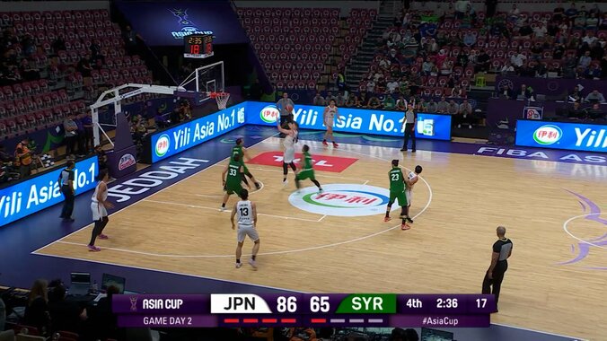 天才かよ！ 富樫勇樹の“神業パス”が「やっぱ別格」「うますぎ」空間を支配した完璧アシストの瞬間【バスケ日本代表】 4枚目