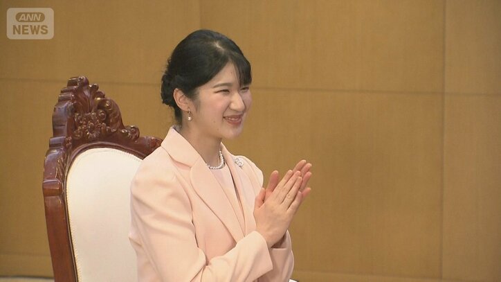 拍手する愛子さま