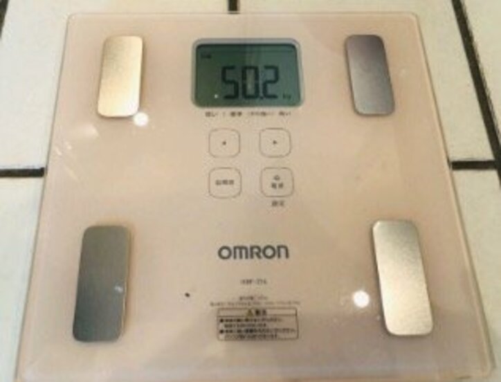 hitomi、ダイエット途中の体重公開 “ぽっちゃりお腹”からの脱却目指す