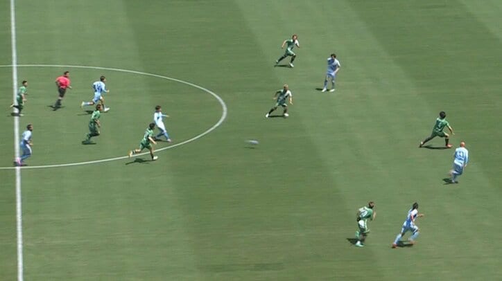【映像】圧巻ボール奪取からの超絶スルーパス