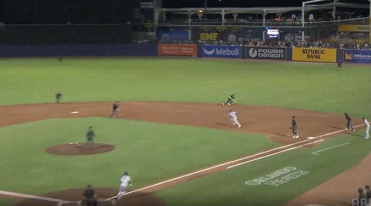 【写真・画像】もうワケわからん！大谷翔平の足で“まさか展開”「速すぎ」野手ドン引き… バット破壊→とんでもないスピードで“爆速内野安打”　1枚目