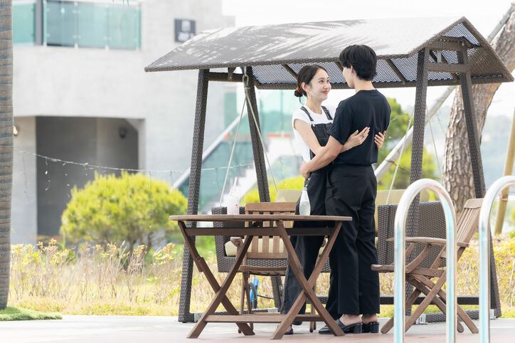 結婚したい若手女優、 賀来賢人似のジム経営者に本気で恋…白昼堂々の熱烈ハグにアン ミカ絶叫