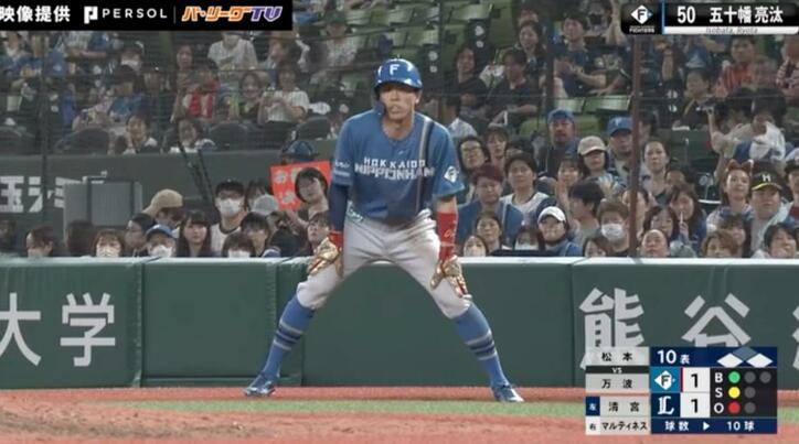 【写真・画像】えっ、いつの間に二塁にいたの！？もはや瞬間移動レベル…名手・源田との対決を制した日本ハム・五十幡亮汰の“爆速走塁”が炸裂した瞬間　1枚目