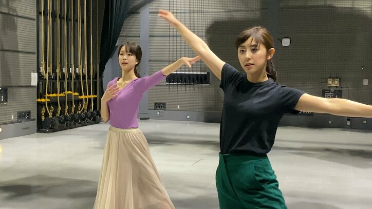三谷紬アナ「本気で10キロ痩せます!」、1年目・下村彩里アナが同期の斎藤ちはるアナと禁断の“乃木坂コラボダンス”