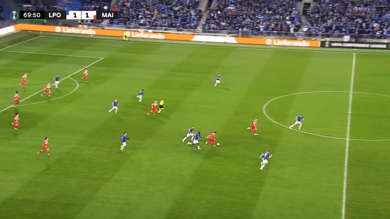 まるで中田英寿…佐野海舟、“衝撃スラローム突破”で３人抜き！シャツを引っ張られても止まらない迫力ドリブルの一部始終