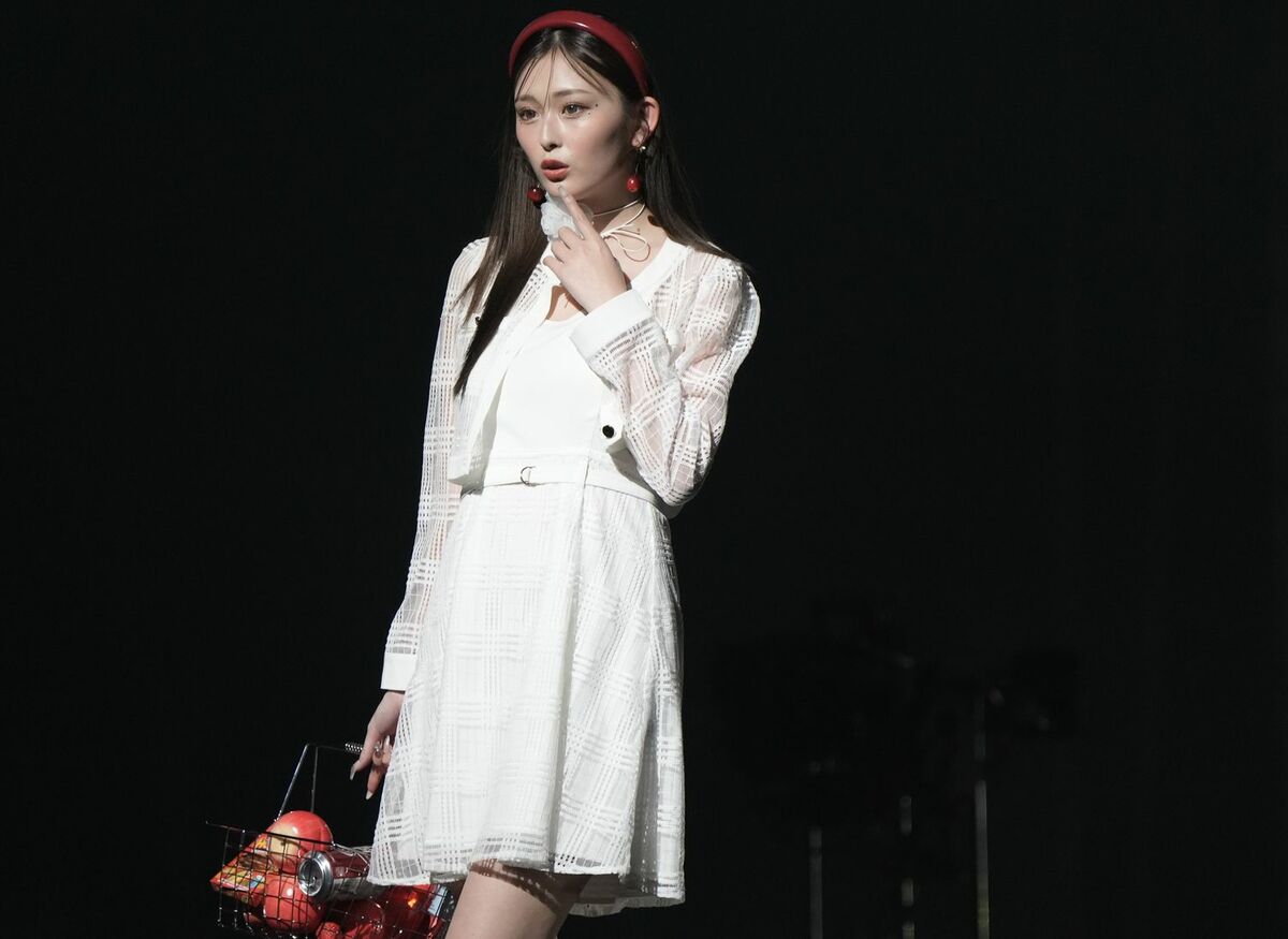 スレンダーな美脚美人モデル 半端ない美脚」身長175センチ・ゆうちゃみ、美しい“お姉さん”な姿に驚きの声！圧倒的なスタイルで堂々ランウェイ | バラエティ | ABEMA  TIMES | アベマタイムズ