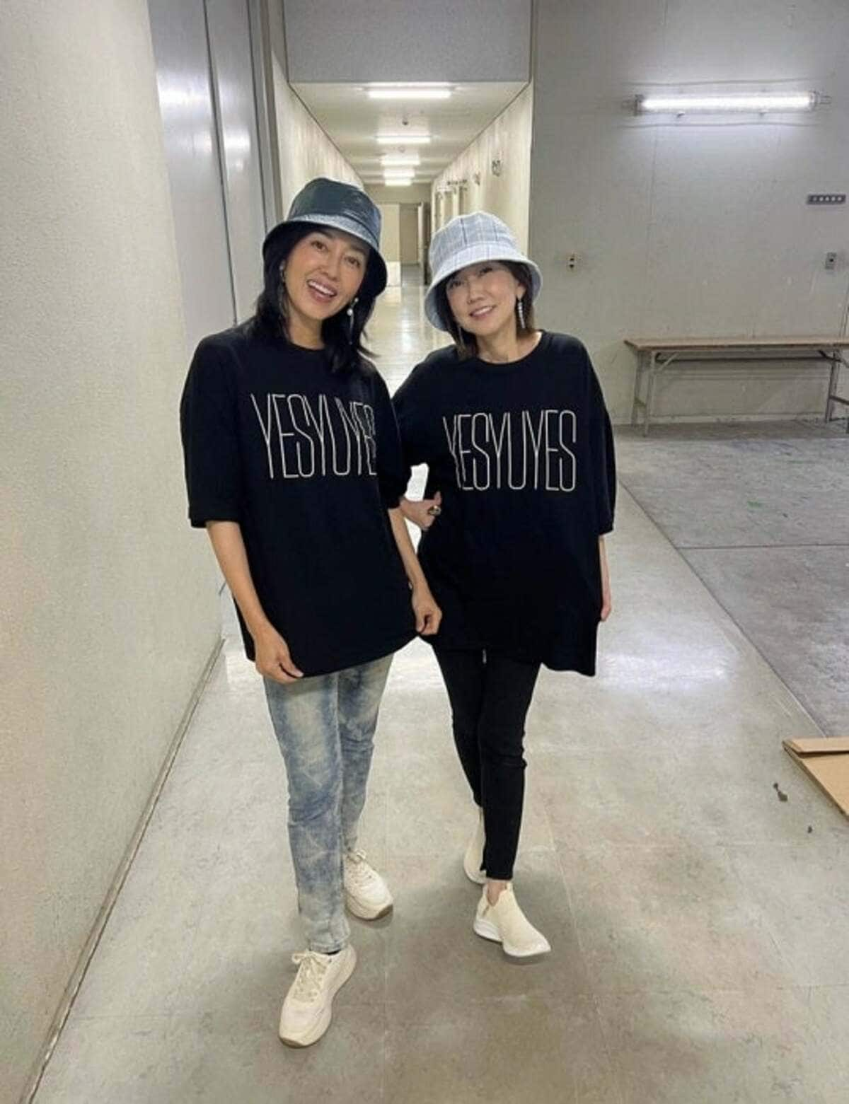 早見優、お揃いのTシャツを着用した松本伊代との2ショットを公開「素敵」「仲良し」の声 | エンタメ総合 | ABEMA TIMES | アベマタイムズ