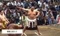 「あ、見っけ」横綱越しに“チラリ”美しい著名人 「また同じ場所に」「お綺麗です」横綱土俵入りでカメラが捉えた貴重な瞬間