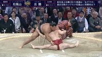 炎鵬が土俵の上で大開脚