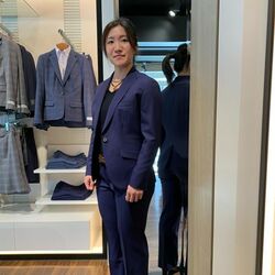 浦部郁里、セミオーダーしたスーツ姿公開 「作ったときより尻と腿がキツい(笑)」／ガールズケイリン