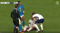 マンCに激震！？首位攻防戦を前に守備の要が親善試合で負傷、代表離脱へ　爆速プレスバックの直後、ピッチに座り込む姿に「大丈夫？」「無理しないで」