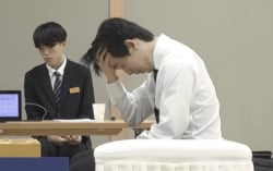 太ももを殴打…藤井聡太六冠が逆転負けで見せた無念の表情 珍しい表情に「久しぶりに見たガックし」「すごいため息」の声