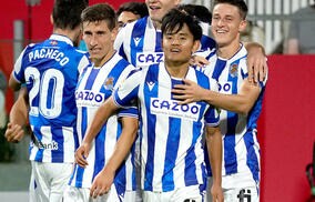 「かわいすぎる！」「素敵なツーショット」久保建英の人気ぶりは右肩上がり、クラブ公式が子供との2ショット披露