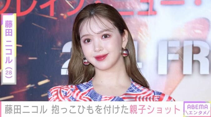 【写真・画像】藤田ニコル、高級抱っこひもが目を引く長女との親子ショットに反響「見るたび抱っこひも変わってる気がする」「娘さんの成長感じます」　1枚目