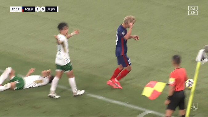 「品がないプレー」“反スポーツ的行為”に批判殺到も「他に選択肢あるの？」「なんでイエロー」ファンの意見様々 4枚目