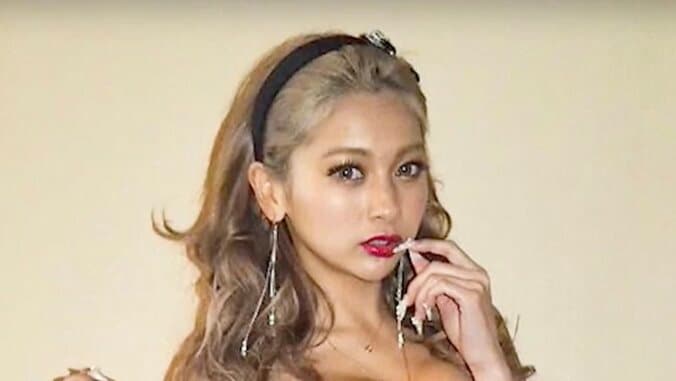 【写真・画像】ゆきぽよの“大胆”な白ビキニ姿にこじるり絶賛「すごい形」「スタイル良い」　1枚目