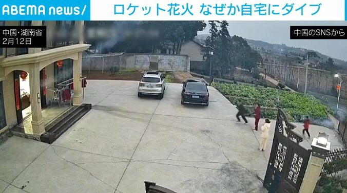 花火を楽しむ家族