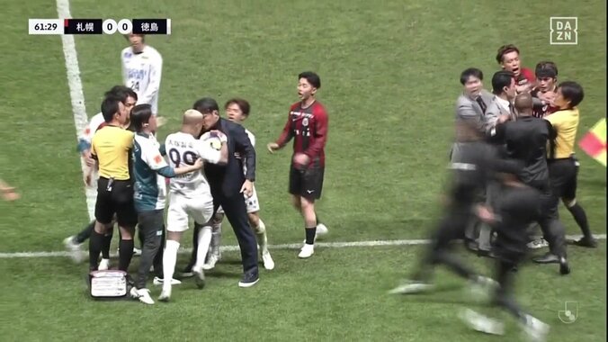 【映像】岩政監督、怒りの超至近フェイスオフ
