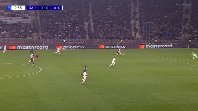 「中途半端な対応」失点に絡んだ日本代表DFに厳しい声「迷ったんか？」GKとの連携ミスから眼前でループシュートを許す失態に「個人というより守備陣全体の問題」 3枚目