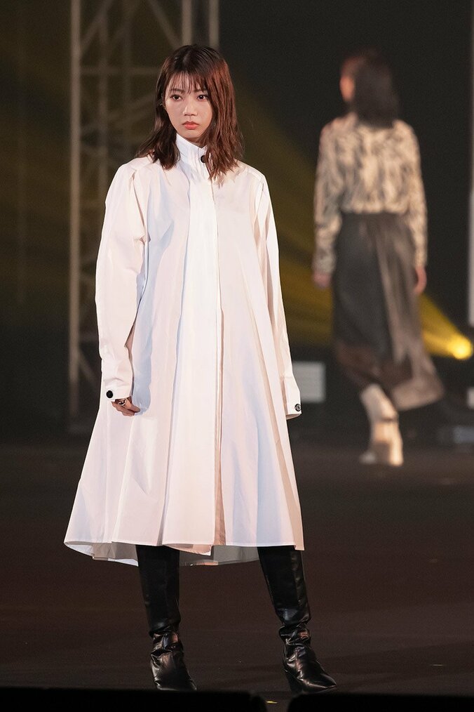 日向坂46、TGC×DASADAコラボステージに登場！ ハッピーオーラ振りまくランウェイでおひさま魅了 20枚目