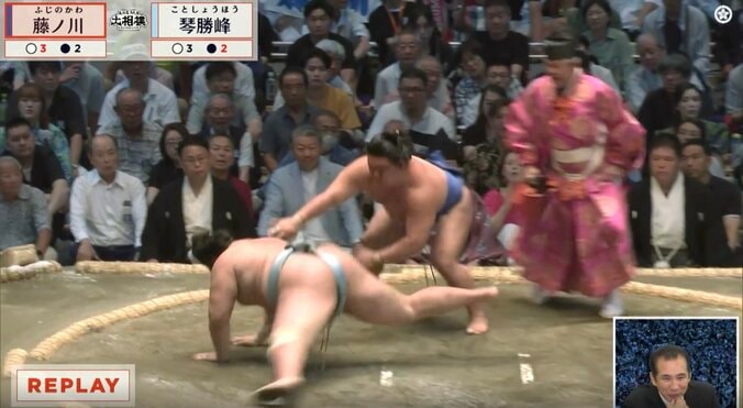 21歳小兵力士に衝撃「まるで空気投げ」 関脇を“ほぼ触れず”に撃破…衝撃の秒殺劇に実況驚き、館内は呆然 3枚目