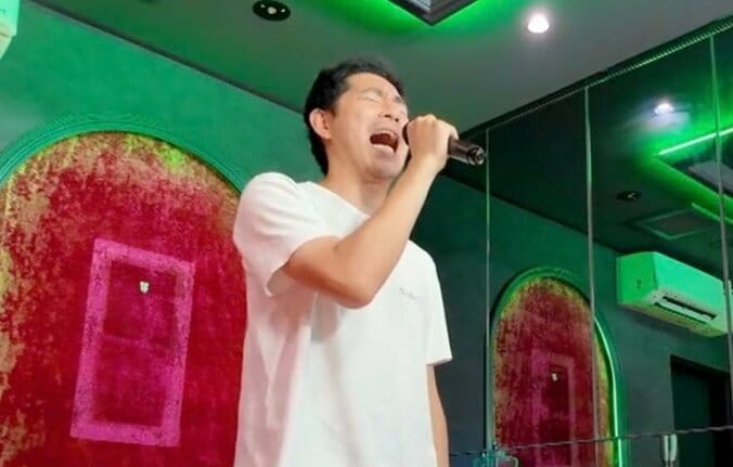 【写真・画像】人気芸人、意外な歌声を披露し絶賛の声「激うまやん」「めっちゃいい!」 2枚目