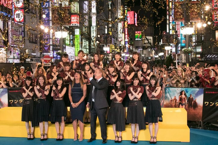 乃木坂46・西野七瀬、歌舞伎町で突然のアカペラ&ダンスに「恥ずかしい」と照れ笑い