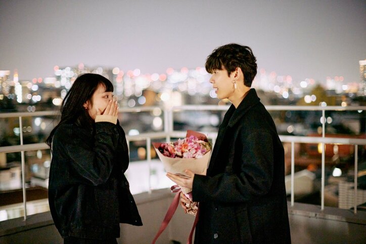 ガルプラ出身・永井愛実、両思いのK-POP練習生から突然呼び出され禁断の質問「あなたはオオカミちゃん？」『花束オオカミ』第6話