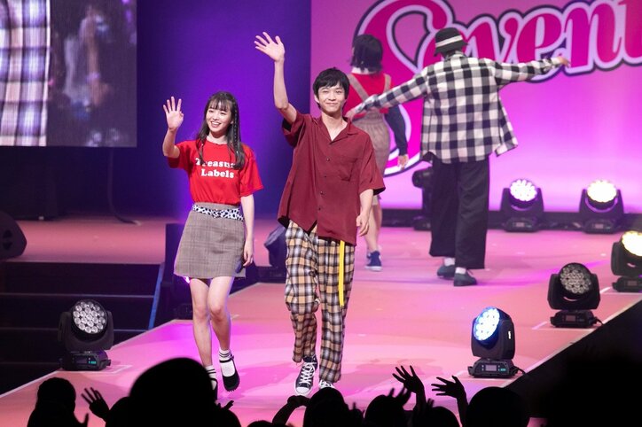 竹内涼真＆浜辺美波、新田真剣佑のサプライズ登場に大歓声！ -Seventeen 夏の学園祭2018【画像集】