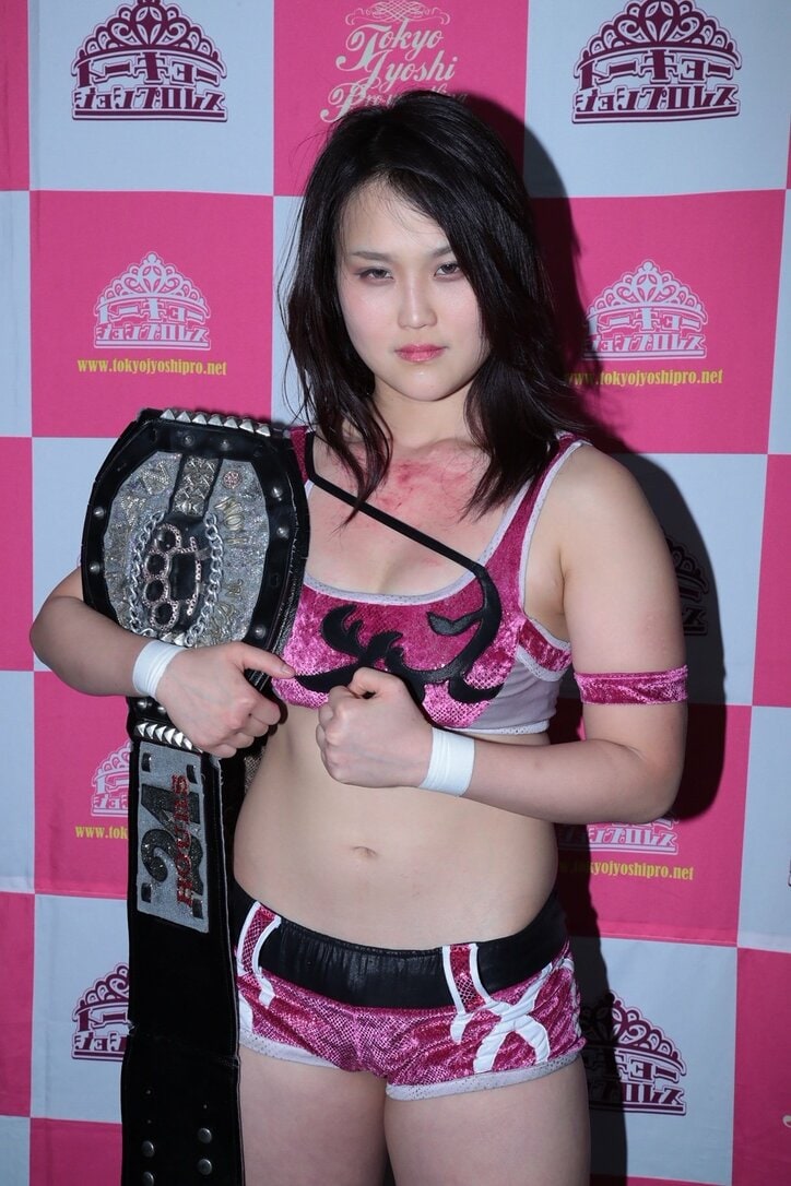 “筋肉アイドル”才木玲佳に挑戦するのは山下実優　超乳コンビのバスト殺法炸裂もタッグ王座奪取ならず