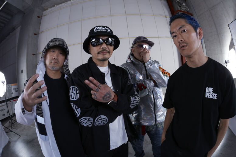 ラッパ我リヤ、説明不要のHIP HOP界のラスボスこと孤高のMC般若を招き、 情熱がほとばしる蒸気機関車の様な熱いマイクリレーが完成！