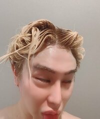 アレン『頭皮に激痛が走り、顔が痛さで歪む。』