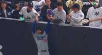 ふざけるな! その瞬間、ベッツは…ヤ軍ファンの蛮行に“鬼の形相” カメラが捉えた驚きの一コマ
