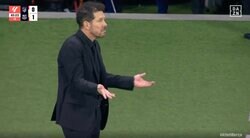 “お騒がせ審判”にブチギレ！「どこ見てんだよ」「おかしいだろ！」 疑惑の判定に納得いかないベンチ陣は飛び出して激昂　闘将・シメオネ監督も挑発ジェスチャー