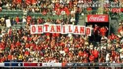 大谷翔平、27歳バースデーに本拠地が「OHTANILAND」化 応援ボードには“デート希望”も