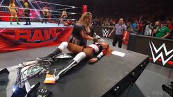 失格女子レスラーが狂気の大暴走！ カメラマンを襲った惨劇に「おぉ～お！！」実況席ドン引き