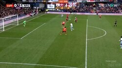 「ベッカムかよ」「レベチだ」完全ノールックの神アシストに脚光！ リヴァプールやアーセナルが注目する“10番”が才能爆発の瞬間「よく見えてたな」