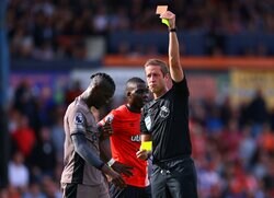 「何しとんねん」トッテナムMFが“明らかなシミュレーション”で退場処分！ファンから「ポステコグルーさんから説教ですね」の声