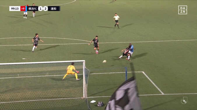 「規格外」J最強の助っ人FWが浦和守備陣を無効化「最後全部持っていったな」「あんなの打たせちゃダメ」アダイウトンの圧倒的個人技にSNS騒然 4枚目