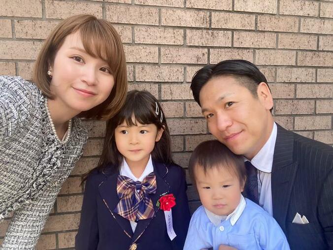 はんにゃ・川島の妻、入学式での家族ショットを公開するも「ちゃんとした写真ない」  1枚目