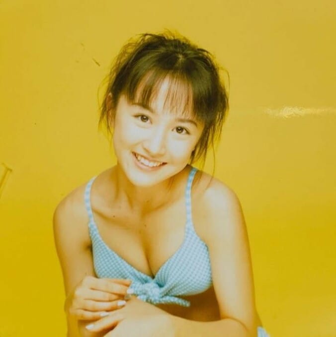  山川恵里佳、デビュー当時の水着ショットを公開「5キロくらい痩せてた」  1枚目