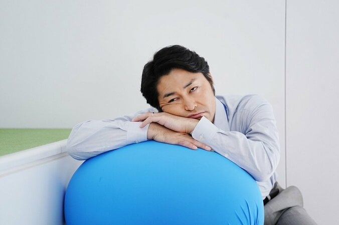 映画『妻ふり』“死んだふり”に振り回される夫・じゅんの場面写真公開 1枚目