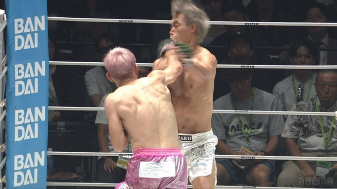 「目が潰れてるな」BD王者、“見えないパンチ”被弾…執念及ばず壮絶TKO負け「BDファンの皆さん、これが現実だよ」試合後には勝者が辛辣発言 4枚目