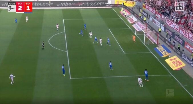 「エグすぎん？」鈴木唯人、約50mダッシュ→“右足ダイレクト弾”で今季4点目！「綺麗に崩したな」起点からフィニッシュまで絡んだ“完璧ゴール” 4枚目